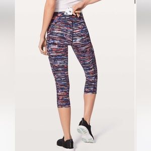 382. Lululemon Speed Up Crop 21” size 10 in Hinshu alpine white multi
